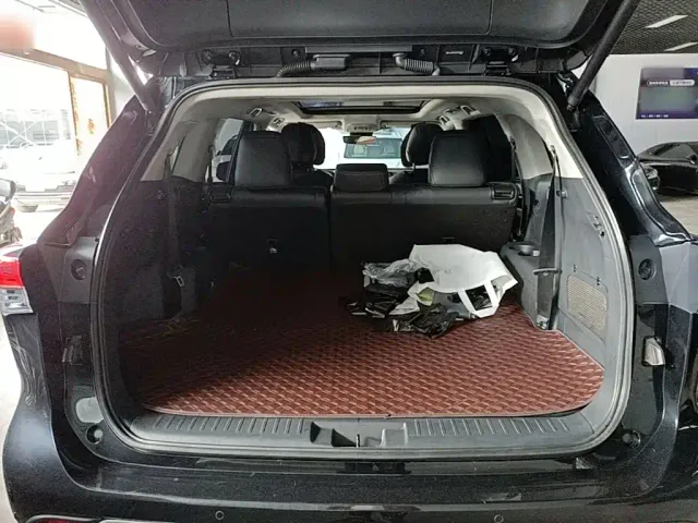 Toyota Highlander — Фото автомобиля 18