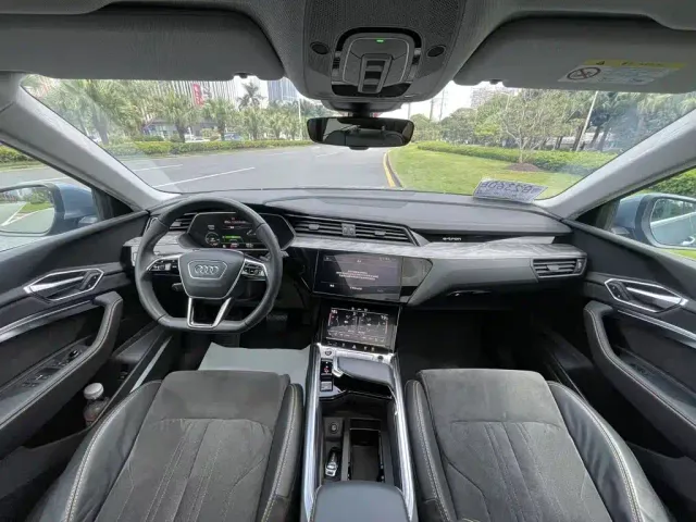 Audi e-tron — Фото автомобиля 9