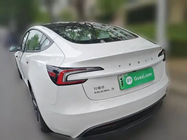 Tesla Model 3 — Фото автомобиля 6