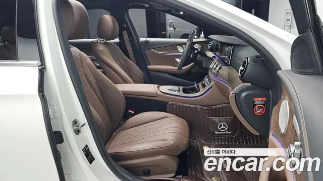Mercedes-Benz E-Class — Фото автомобиля 6