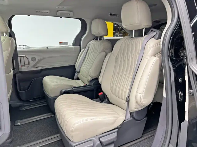 Toyota Sienna — Фото автомобиля 15