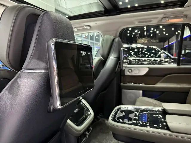 Lincoln Navigator — Фото автомобиля 18