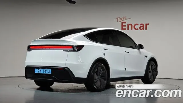 Фотография автомобиля — Tesla Model Y