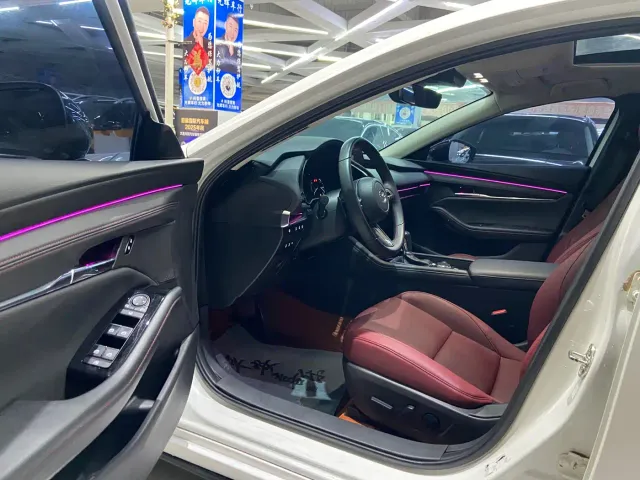 Mazda Axela — Фото автомобиля 7