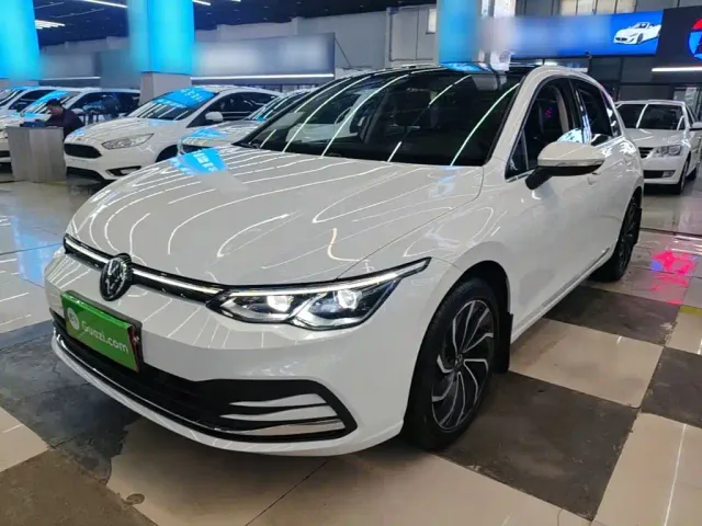 Фотография автомобиля — Volkswagen Golf