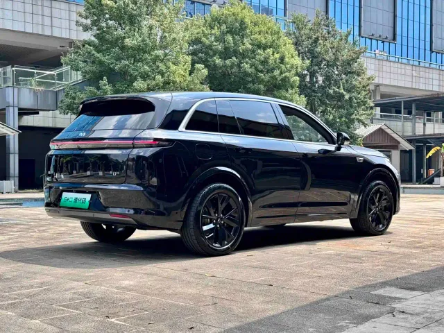 Li Auto L7 — Фото автомобиля 16