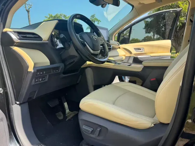 Toyota Sienna — Фото автомобиля 13