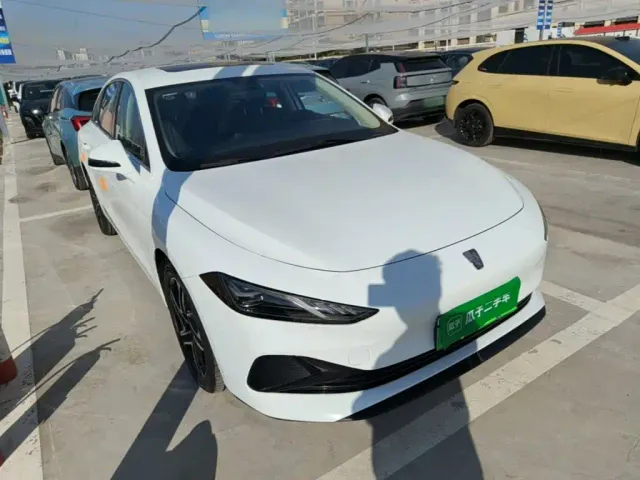 Roewe D7 — Фото автомобиля 3