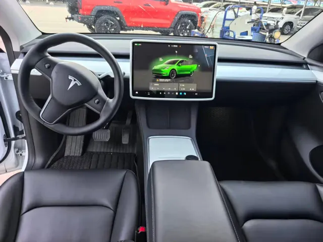 Tesla Model Y — Фото автомобиля 5