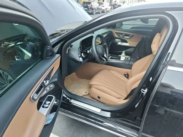 Mercedes-Benz E-Class — Фото автомобиля 20