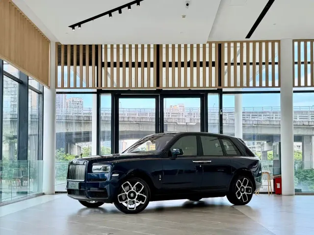 Фотография автомобиля — Rolls-Royce Cullinan