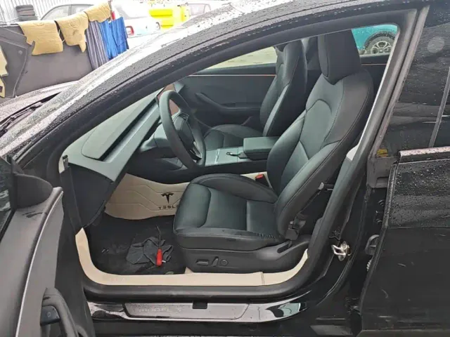 Tesla Model 3 — Фото автомобиля 14