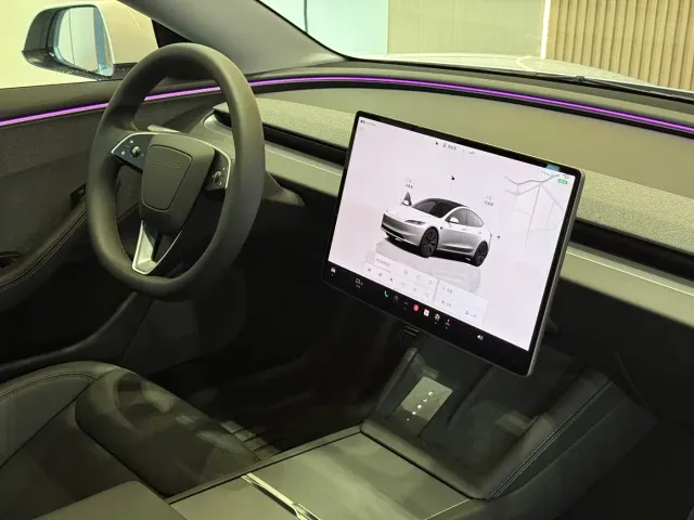 Tesla Model 3 — Фото автомобиля 9