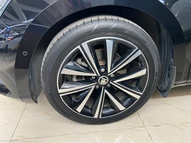 Skoda Superb — Фото автомобиля 10