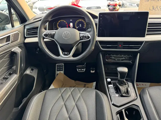 Volkswagen Tiguan L — Фото автомобиля 11