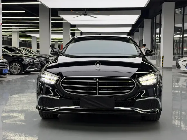 Mercedes-Benz E-Class — Фото автомобиля 2
