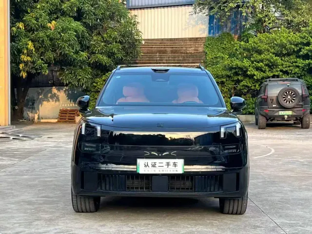 Lynk & Co 900 — Фото автомобиля 2