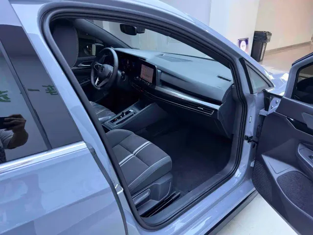Volkswagen Golf 2023 280TSI DSG R-Line Lite — Фото автомобиля 8