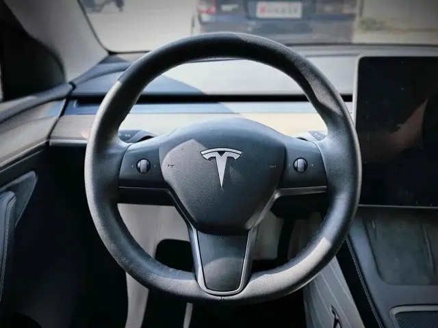 Tesla Model Y — Фото автомобиля 4