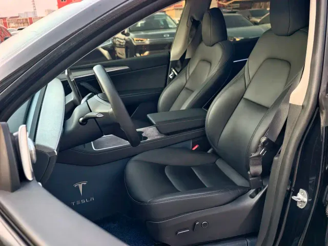Tesla Model Y — Фото автомобиля 11