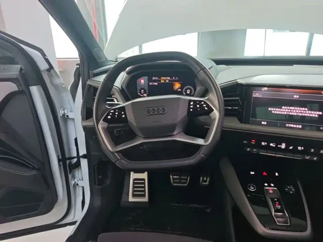 Audi Q5 e-tron — Фото автомобиля 14