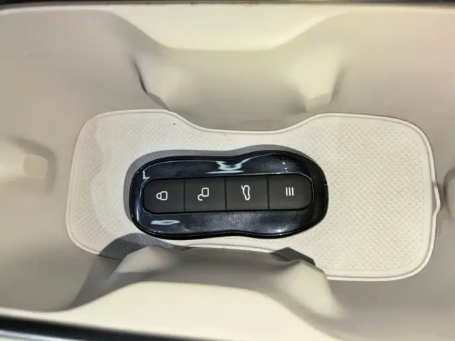 Xiaomi SU7 — Фото автомобиля 8