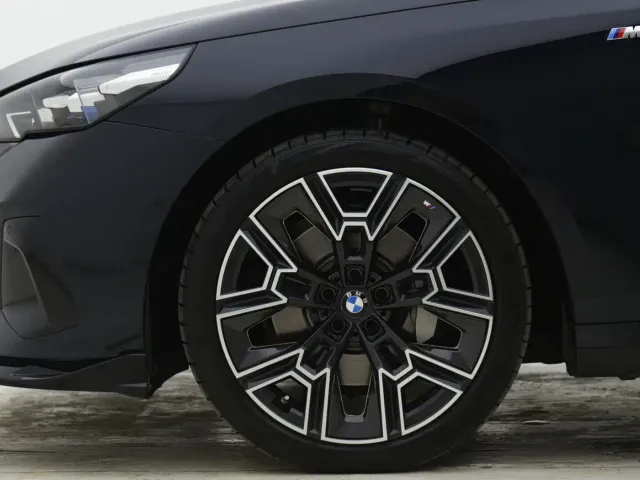 BMW 5 Series — Фото автомобиля 4