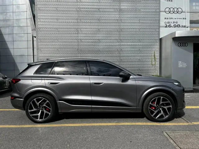 Audi Q6L e-tron — Фото автомобиля 4