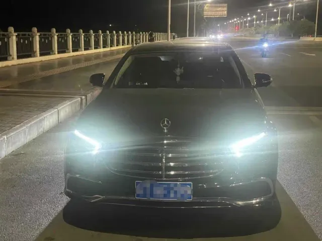 Mercedes-Benz E-Class — Фото автомобиля 2