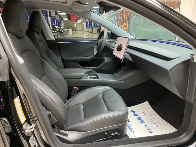 Tesla Model 3 — Фото автомобиля 15