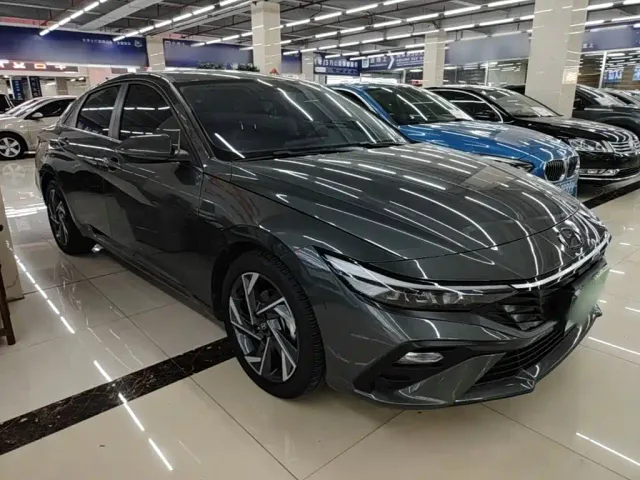 Hyundai Elantra — Фото автомобиля 3