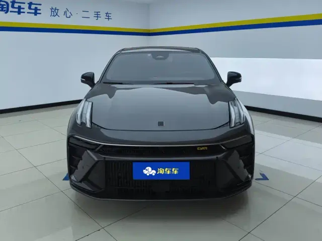 Lynk & Co 03 — Фото автомобиля 2