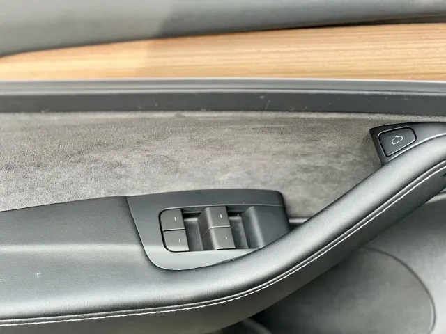 Tesla Model 3 — Фото автомобиля 21