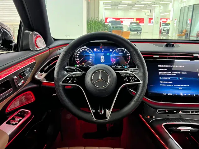 Mercedes-Benz E-Class — Фото автомобиля 6