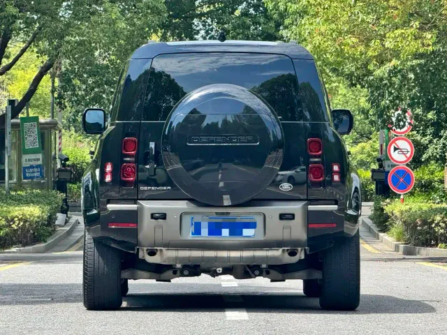 Land Rover Defender — Фото автомобиля 5