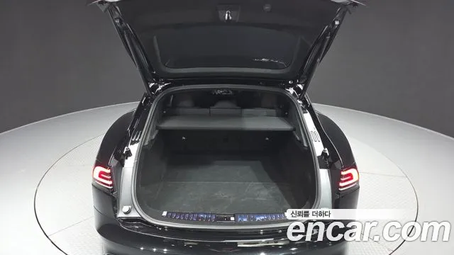 Tesla Model S — Фото автомобиля 26