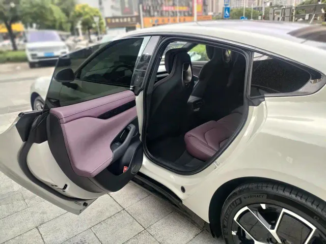Xiaomi SU7 — Фото автомобиля 18