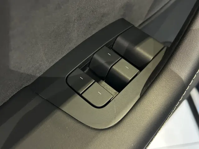 Tesla Model Y — Фото автомобиля 6