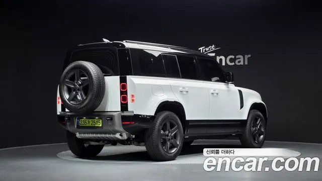 Land Rover Defender — Фото автомобиля 2