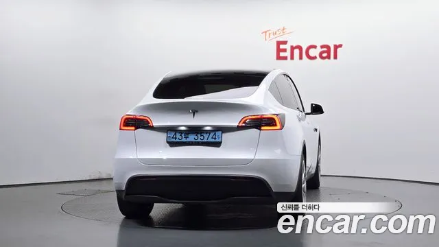 Tesla Model Y — Фото автомобиля 4
