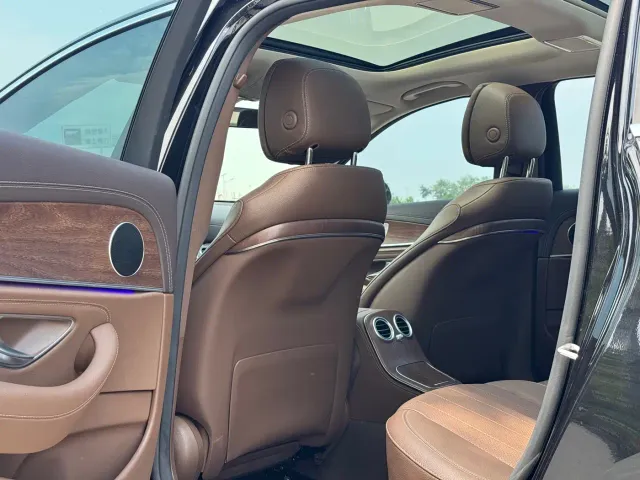 Mercedes-Benz E-Class — Фото автомобиля 17