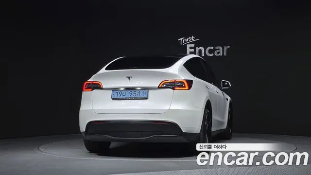 Tesla Model Y — Фото автомобиля 4