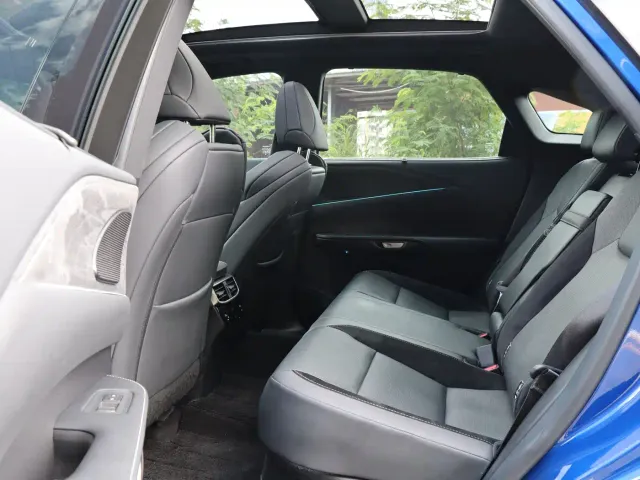 Lexus RX — Фото автомобиля 14