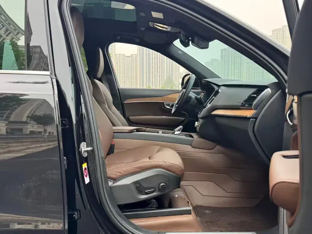 Volvo XC90 — Фото автомобиля 9
