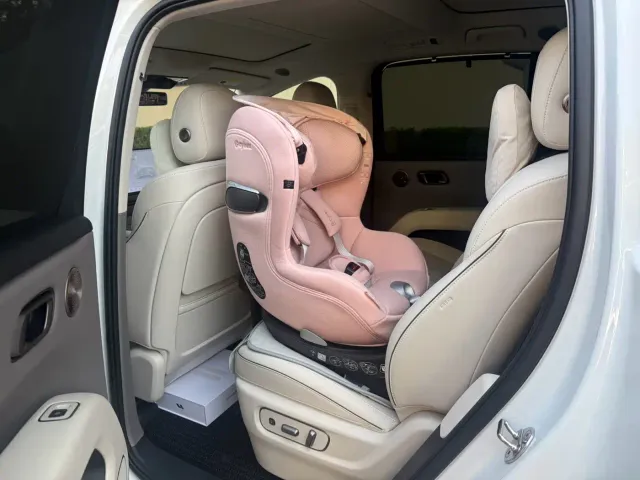 Li Auto i8 — Фото автомобиля 9