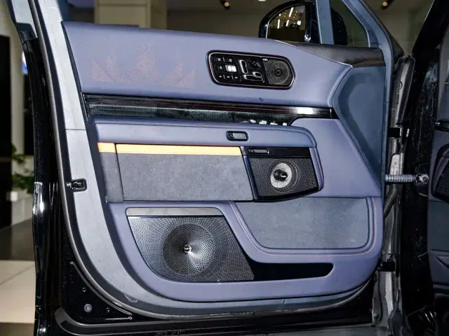 ZEEKR Zeekr 9X 2025 Model Gloss Black Edition — Фото автомобиля 28