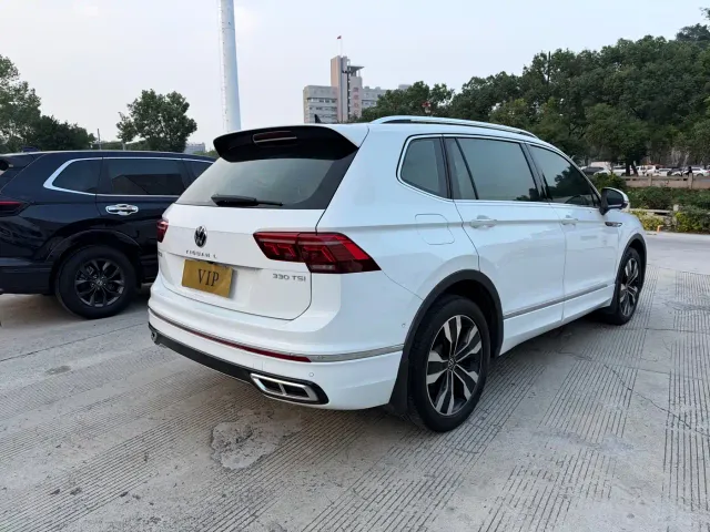 Volkswagen Tiguan L — Фото автомобиля 9