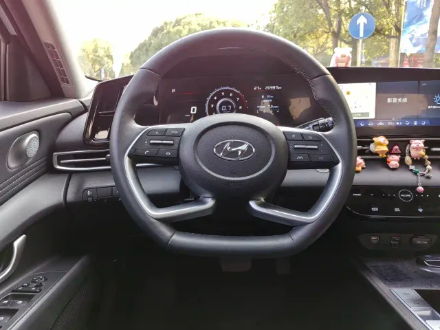 Hyundai Elantra — Фото автомобиля 22