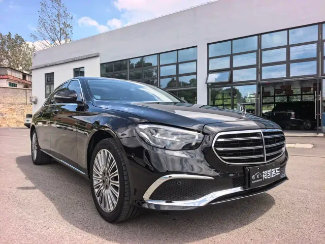 Mercedes-Benz E-Class — Фото автомобиля 2