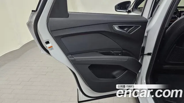 Audi Q4 e-tron — Фото автомобиля 23